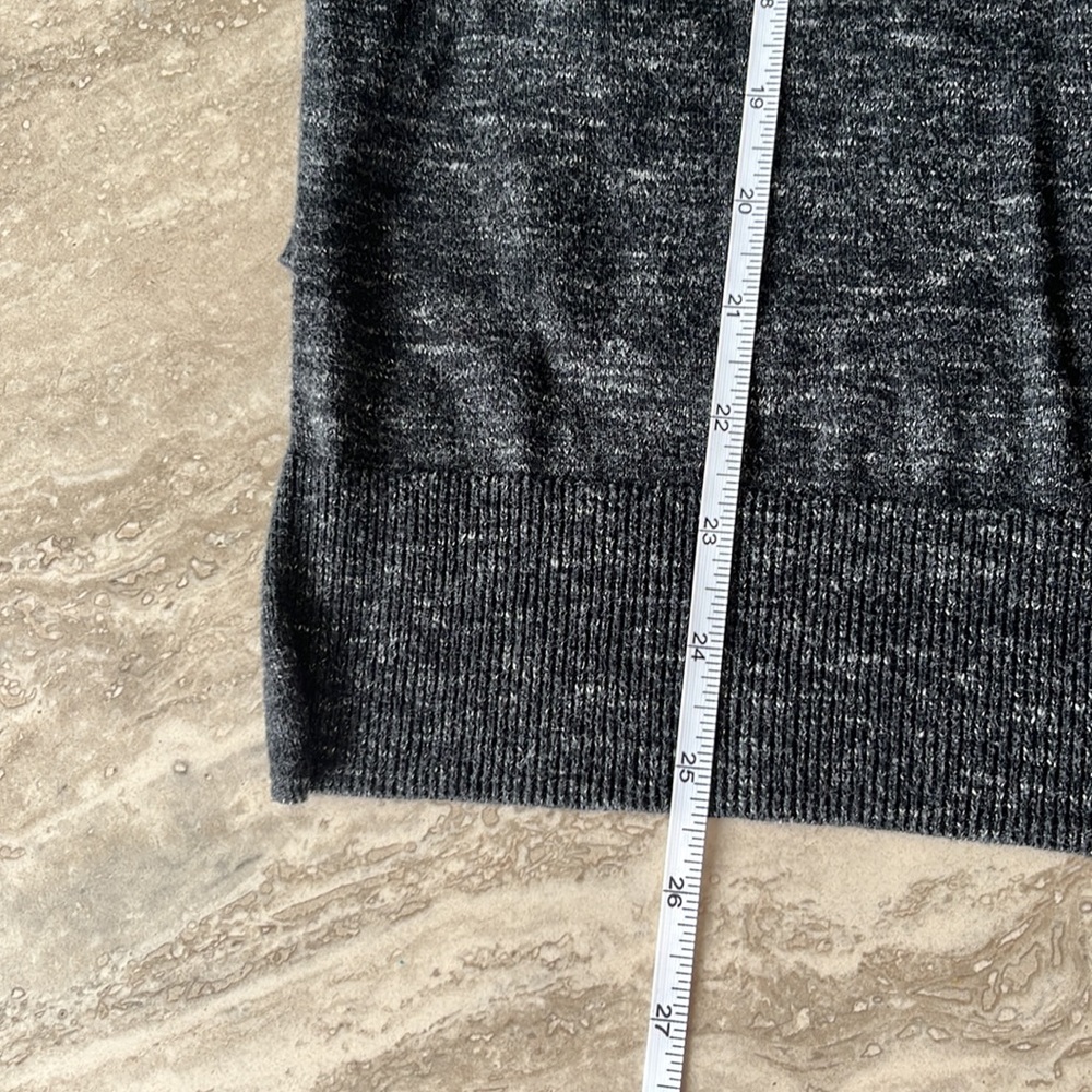 Color block sweater - Picture 9 of 10